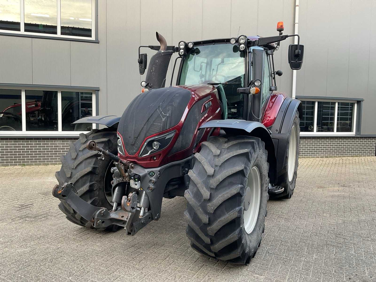 2017 VALTRA T214 ACTIVE ALL-WHEEL DRIVE FARM TRACTOR - Traktor: pilt 2 2017 VALTRA T214 ACTIVE ALL-WHEEL DRIVE FARM TRACTOR - Traktor: pilt 2