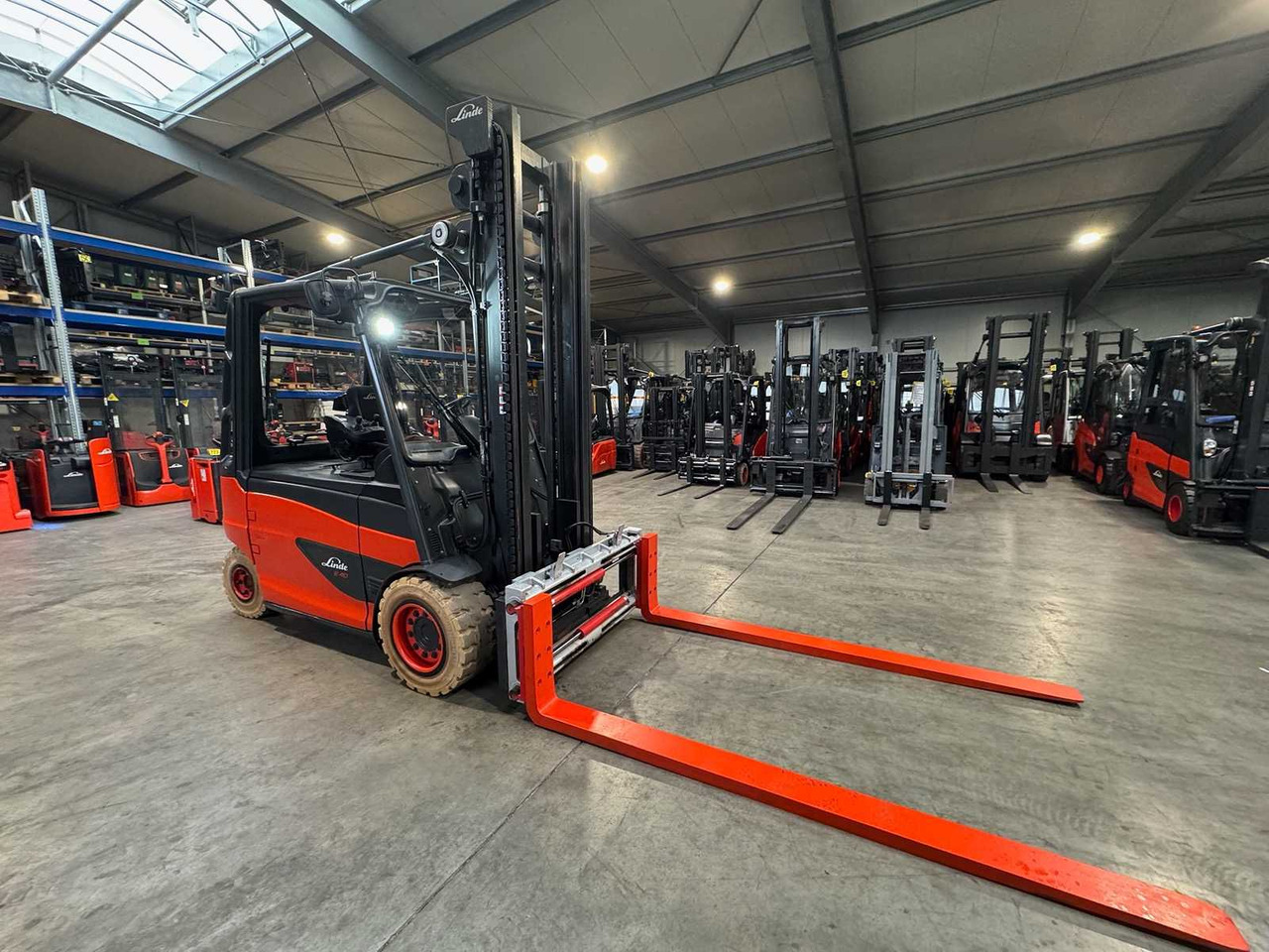 2018 LINDE E40 4.000KG 3.+4. VALVE FORK ADJUSTER ELECTRIC FORKLIFT BATTERY 51/2019 - Kahveltõstuk: pilt 2 2018 LINDE E40 4.000KG 3.+4. VALVE FORK ADJUSTER ELECTRIC FORKLIFT BATTERY 51/2019 - Kahveltõstuk: pilt 2