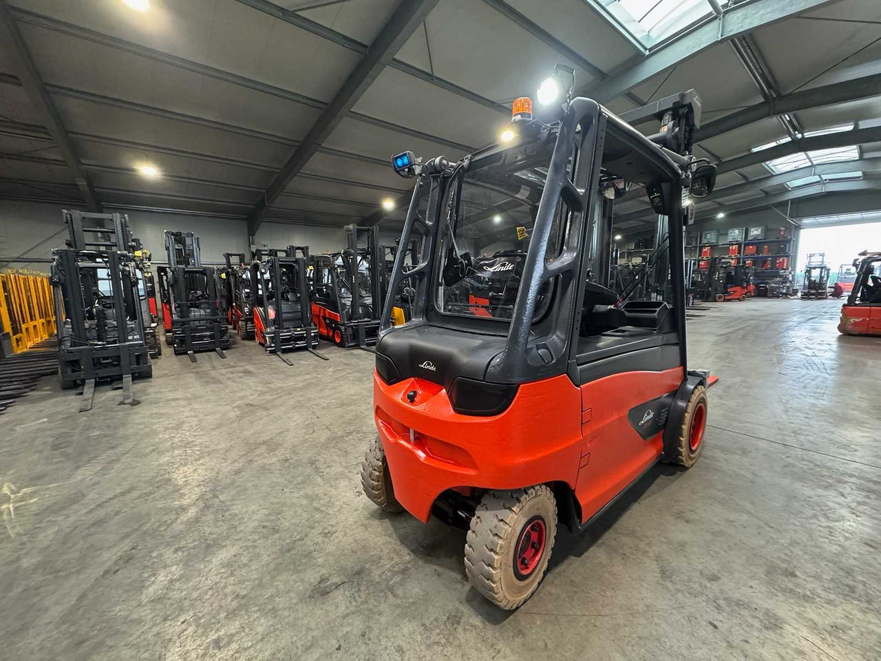 2018 LINDE E40 4.000KG 3.+4. VALVE FORK ADJUSTER ELECTRIC FORKLIFT BATTERY 51/2019 - Kahveltõstuk: pilt 5 2018 LINDE E40 4.000KG 3.+4. VALVE FORK ADJUSTER ELECTRIC FORKLIFT BATTERY 51/2019 - Kahveltõstuk: pilt 5