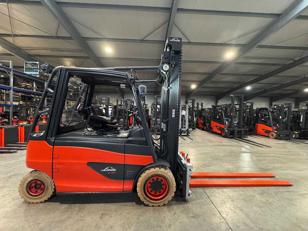 2018 LINDE E40 4.000KG 3.+4. VALVE FORK ADJUSTER ELECTRIC FORKLIFT BATTERY 51/2019 - Kahveltõstuk: pilt 4 2018 LINDE E40 4.000KG 3.+4. VALVE FORK ADJUSTER ELECTRIC FORKLIFT BATTERY 51/2019 - Kahveltõstuk: pilt 4