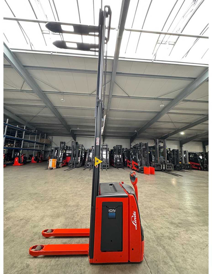 2018 SERVICE +UVV 09/2026 LINDE L14 LITHIUM LI-ION 1,400KG PALLET TRUCK ANT 2,765 HOURS - Kahveltõstuk: pilt 4 2018 SERVICE +UVV 09/2026 LINDE L14 LITHIUM LI-ION 1,400KG PALLET TRUCK ANT 2,765 HOURS - Kahveltõstuk: pilt 4