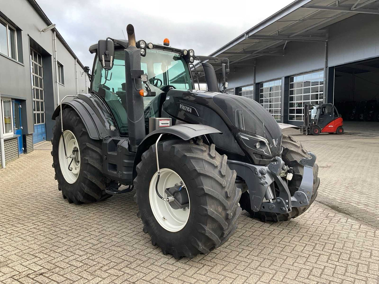 2018 VALTRA T234 DIRECT FOUR WHEEL DRIVE FARM TRACTOR - Traktor: pilt 4 2018 VALTRA T234 DIRECT FOUR WHEEL DRIVE FARM TRACTOR - Traktor: pilt 4
