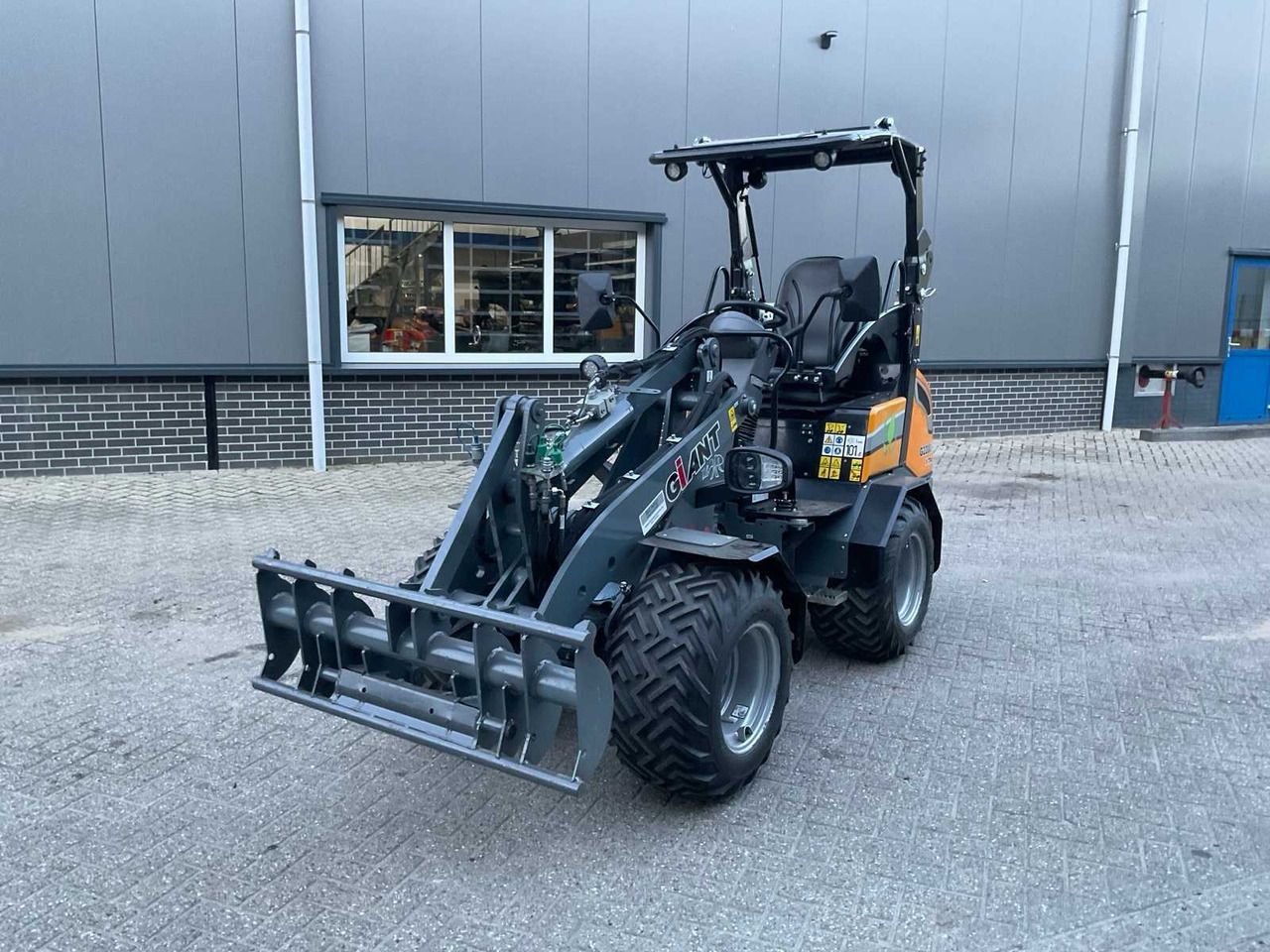 2022 GIANT G2200E X-TRA ELECTRIC MINI SHOVEL - Rataslaadur: pilt 2 2022 GIANT G2200E X-TRA ELECTRIC MINI SHOVEL - Rataslaadur: pilt 2