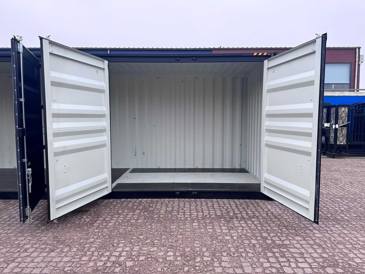 Merekonteiner 40ft High Cube shipping container with 3 side doors: pilt 15