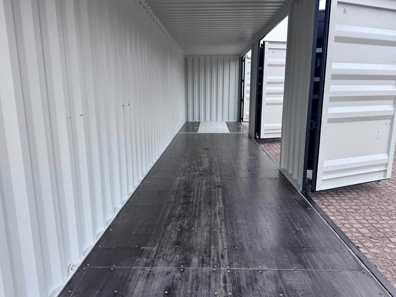 Merekonteiner 40ft High Cube shipping container with 3 side doors: pilt 20