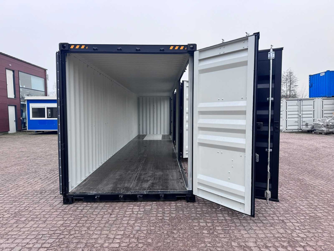 Merekonteiner 40ft High Cube shipping container with 3 side doors: pilt 8