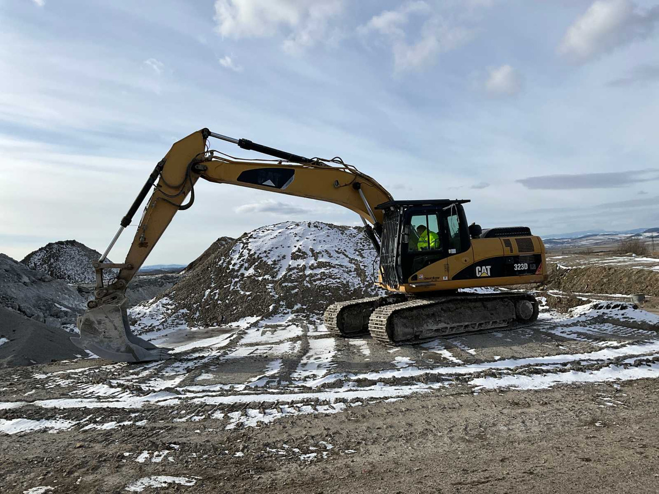 Cat 323D LN - Lintekskavaator: pilt 1 Cat 323D LN - Lintekskavaator: pilt 1