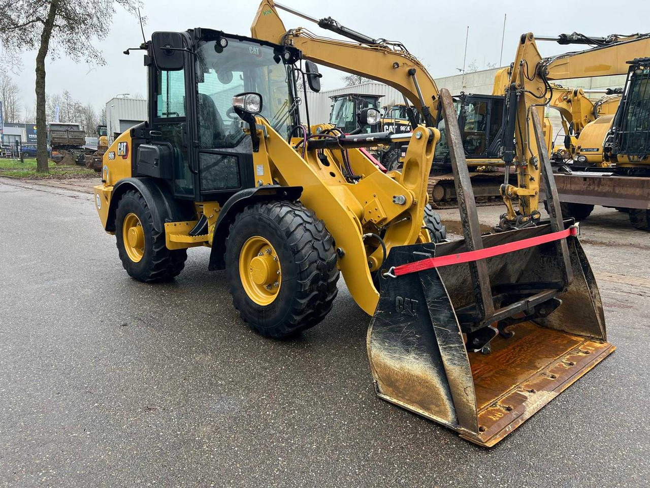 Caterpillar 906 - Rataslaadur: pilt 2 Caterpillar 906 - Rataslaadur: pilt 2