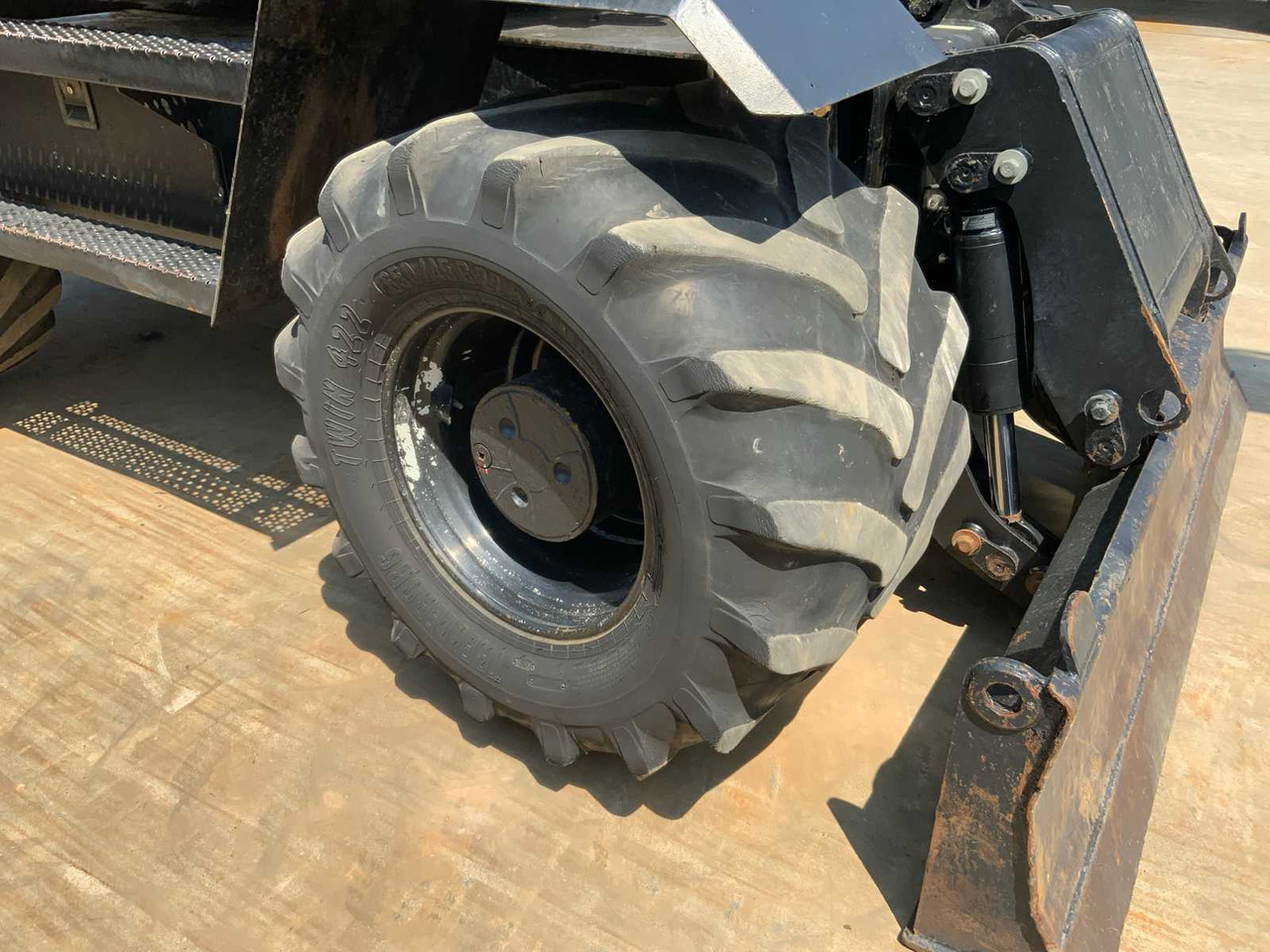 Ratastel ekskavaator Caterpillar M316D: pilt 25