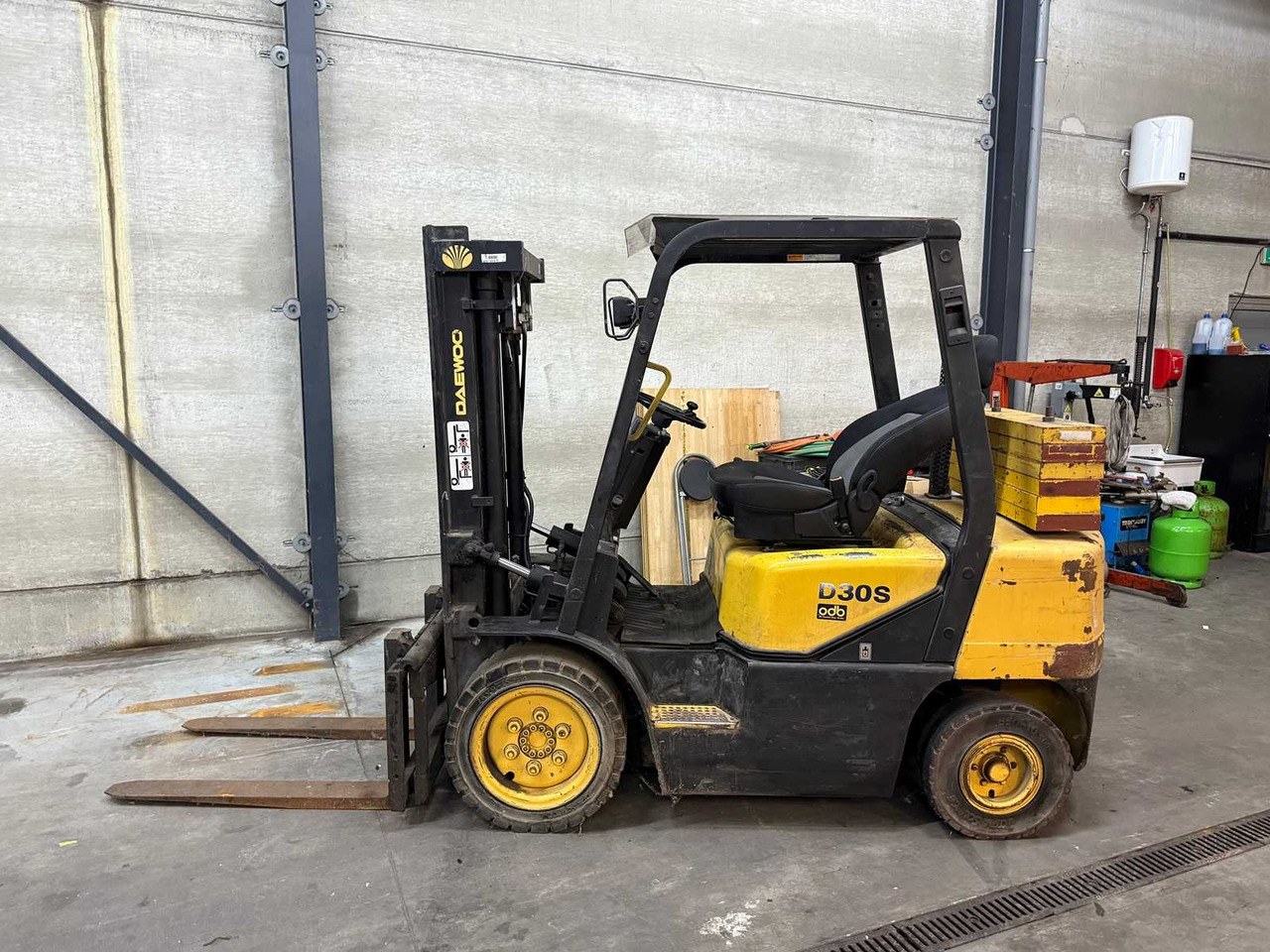 DAEWOO - 2005 - D30S - FORKLIFT - Kahveltõstuk: pilt 3 DAEWOO - 2005 - D30S - FORKLIFT - Kahveltõstuk: pilt 3