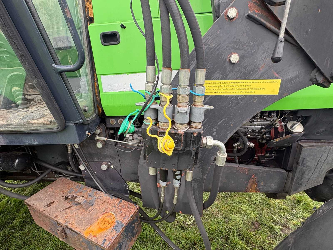 DEUTZ-FAHR DX 6.05 FRONT LOADER - Traktor: pilt 4 DEUTZ-FAHR DX 6.05 FRONT LOADER - Traktor: pilt 4