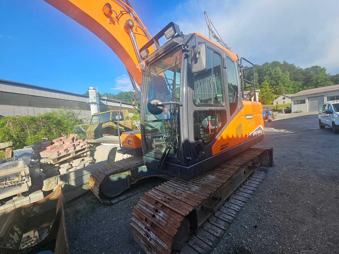 DOOSAN DX140LCR-7 - Lintekskavaator: pilt 1 DOOSAN DX140LCR-7 - Lintekskavaator: pilt 1