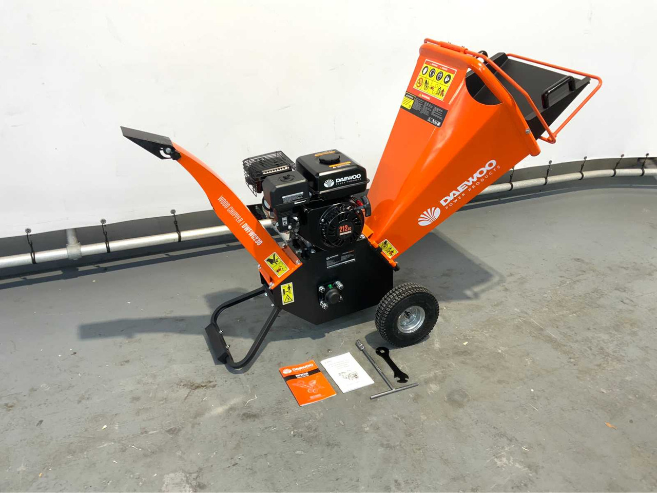 Daewoo DWFWC230 - Puiduhakkurid: pilt 1 Daewoo DWFWC230 - Puiduhakkurid: pilt 1