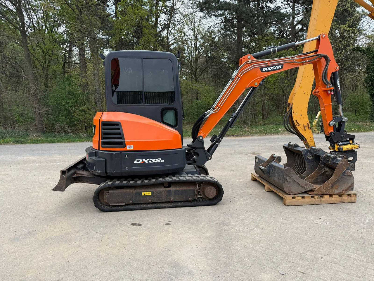 Doosan DX32Z - Lintekskavaator: pilt 2 Doosan DX32Z - Lintekskavaator: pilt 2