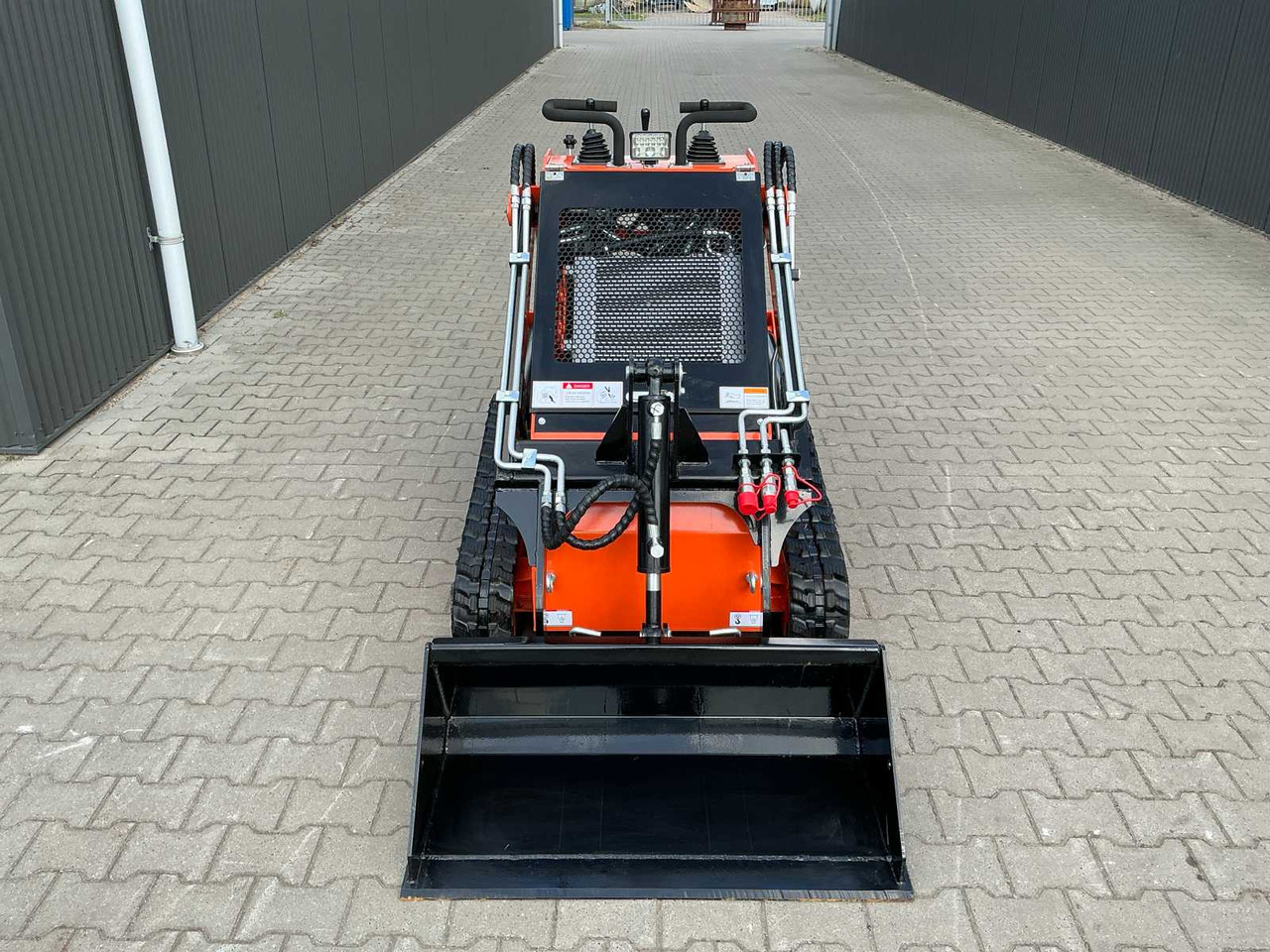 EGN EG36C MINI LOADER / SKID STEER LOADER ON TRACKS - Kompaktroomiklaadur: pilt 4 EGN EG36C MINI LOADER / SKID STEER LOADER ON TRACKS - Kompaktroomiklaadur: pilt 4
