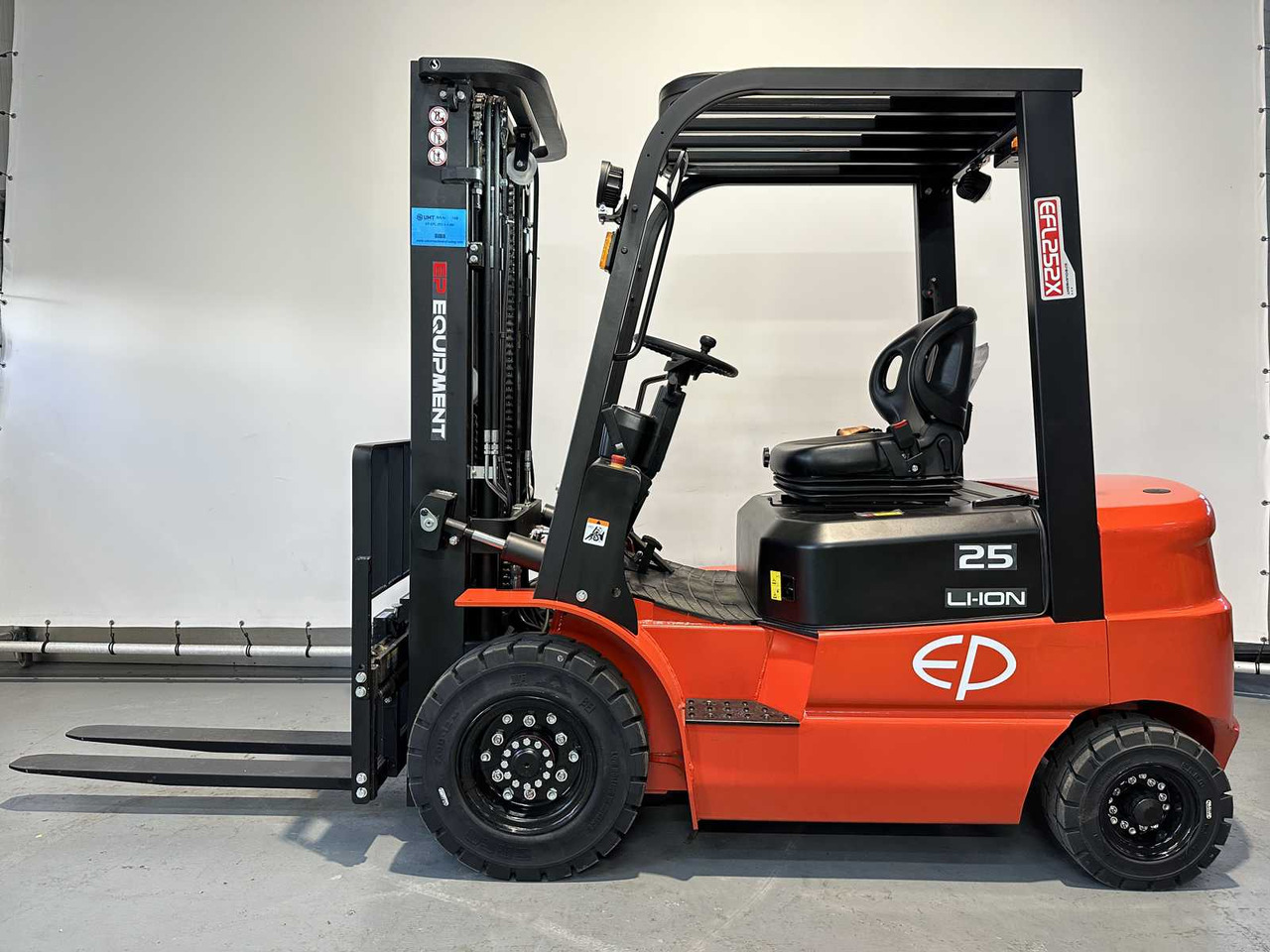 EP - EFL 252 X - FORK POSITIONER, SIDESHIFT, TRIPLEX, FORKLIFT 2025 - Kahveltõstuk: pilt 1 EP - EFL 252 X - FORK POSITIONER, SIDESHIFT, TRIPLEX, FORKLIFT 2025 - Kahveltõstuk: pilt 1