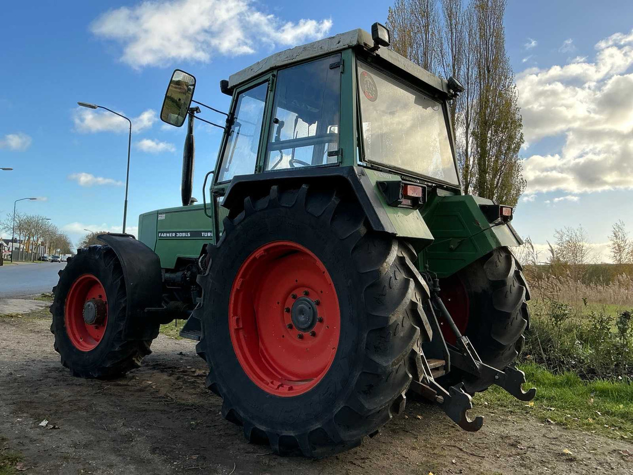 FENDT FARMER 309 LSA TURBOMATIK FOUR-WHEEL DRIVE AGRICULTURAL TRACTOR - Traktor: pilt 3 FENDT FARMER 309 LSA TURBOMATIK FOUR-WHEEL DRIVE AGRICULTURAL TRACTOR - Traktor: pilt 3