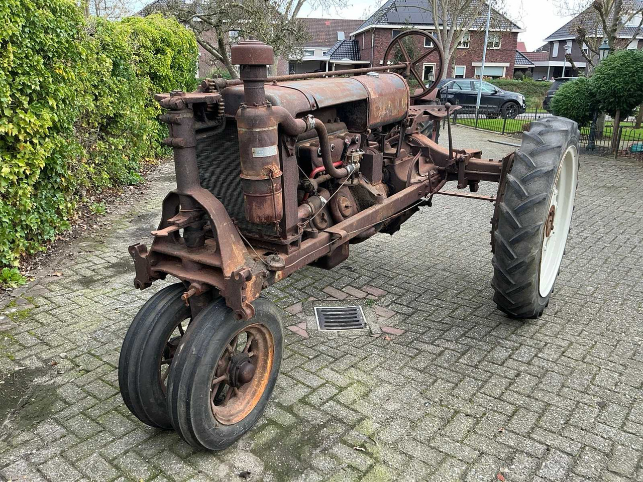 Farmall Regular - Traktor: pilt 2 Farmall Regular - Traktor: pilt 2