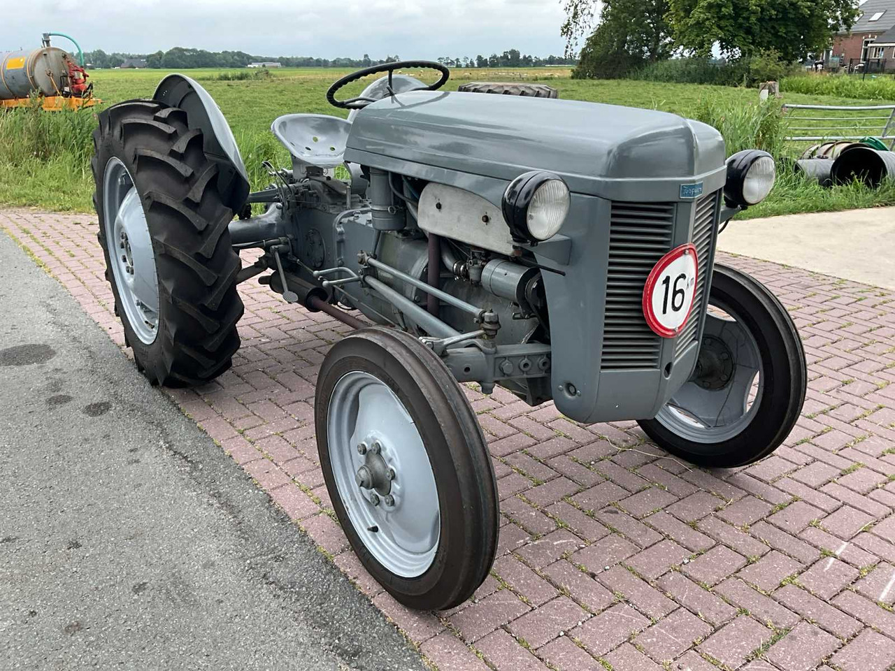Ferguson TED-20 - Traktor: pilt 4 Ferguson TED-20 - Traktor: pilt 4