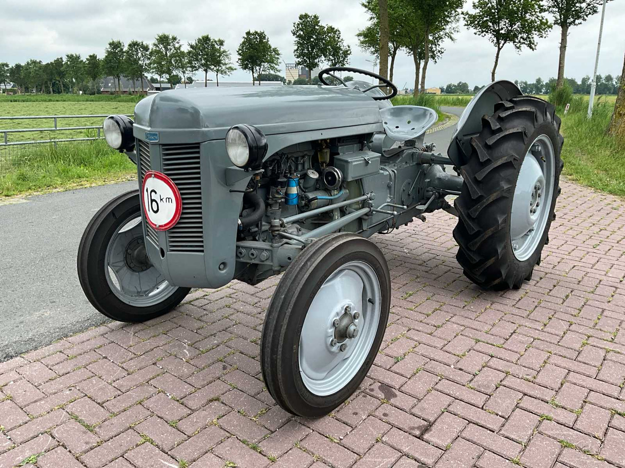 Ferguson TED-20 - Traktor: pilt 1 Ferguson TED-20 - Traktor: pilt 1