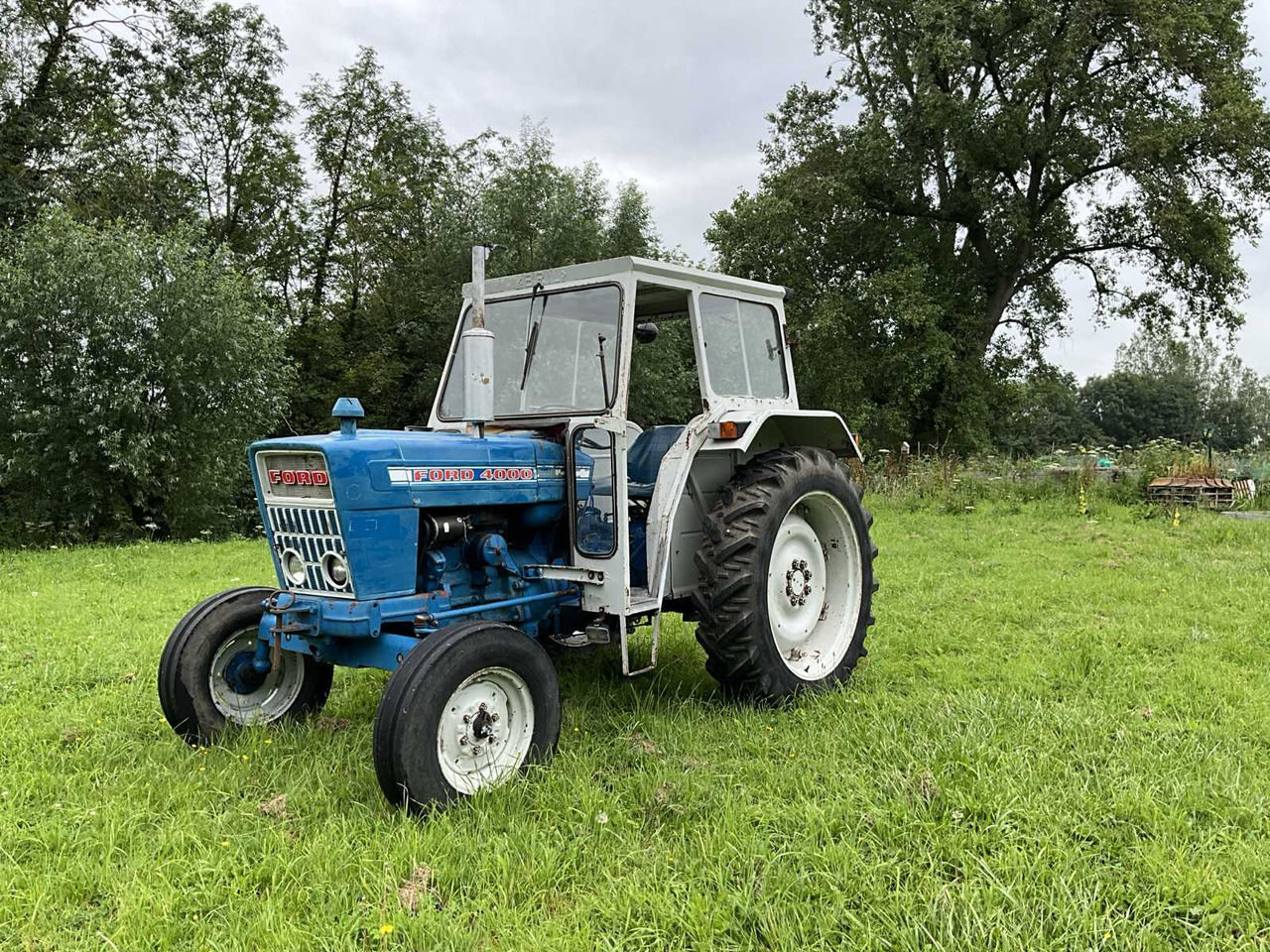 Ford 4000 - Traktor: pilt 1 Ford 4000 - Traktor: pilt 1