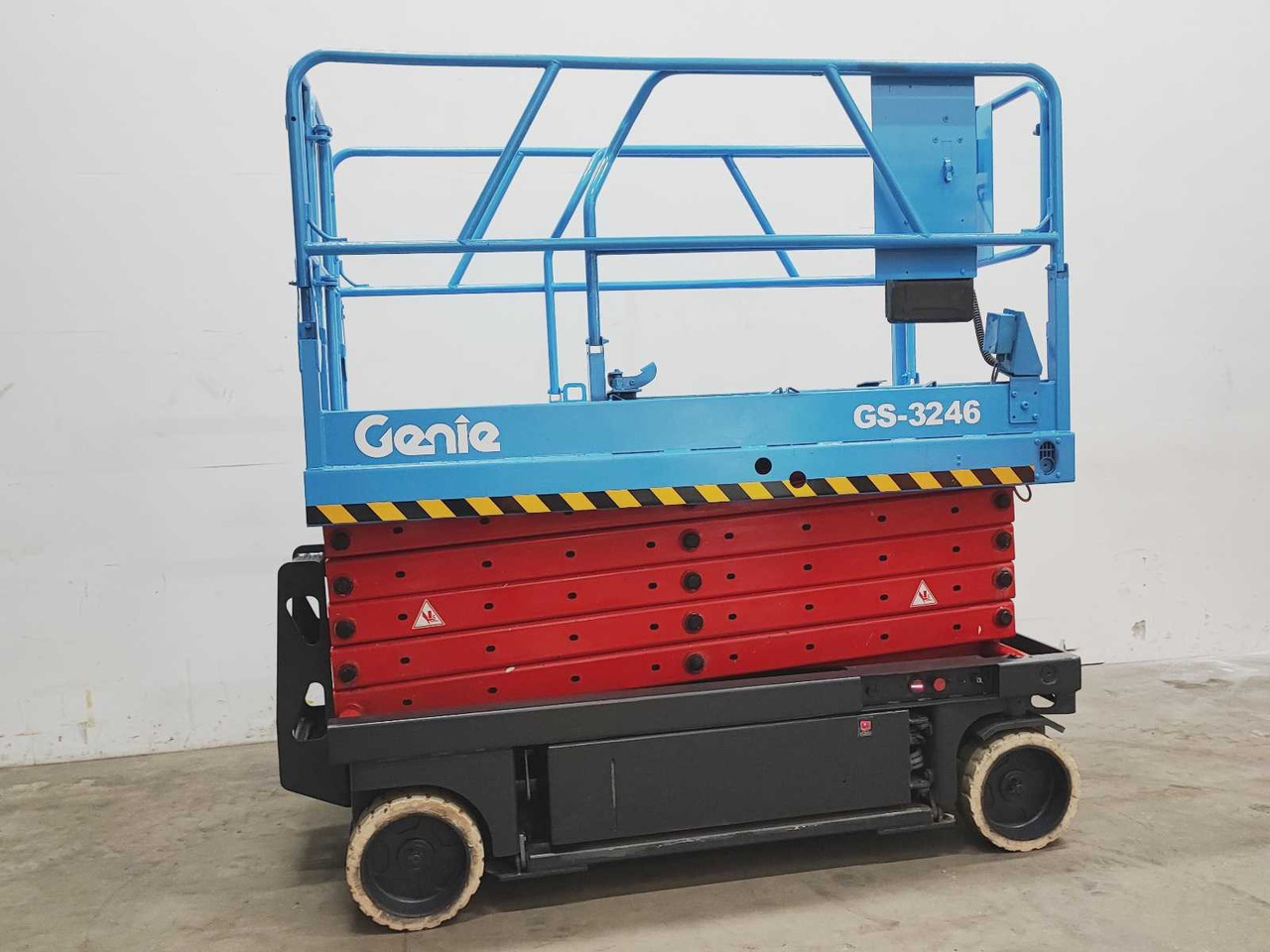 GENIE - 1999 - GS-3246 - AERIAL PLATFORM - Platvorm: pilt 2 GENIE - 1999 - GS-3246 - AERIAL PLATFORM - Platvorm: pilt 2