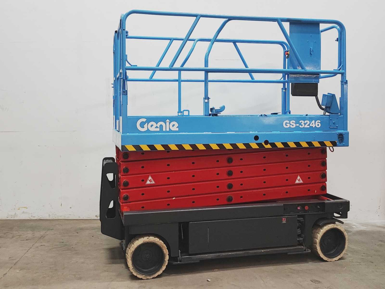 GENIE - 1999 - GS-3246 - AERIAL PLATFORM - Platvorm: pilt 3 GENIE - 1999 - GS-3246 - AERIAL PLATFORM - Platvorm: pilt 3