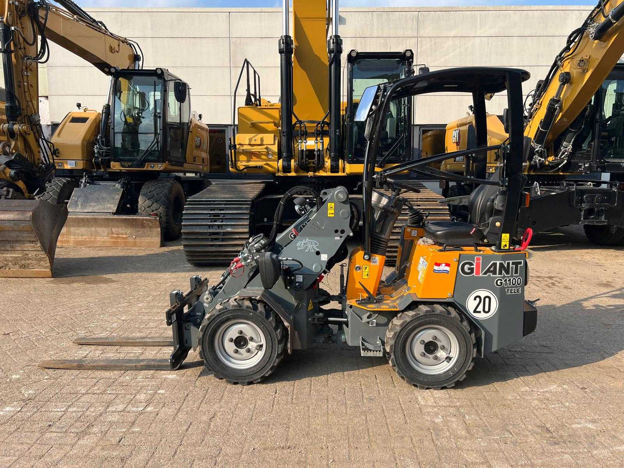 Giant G1100 Tele - Rataslaadur: pilt 1 Giant G1100 Tele - Rataslaadur: pilt 1