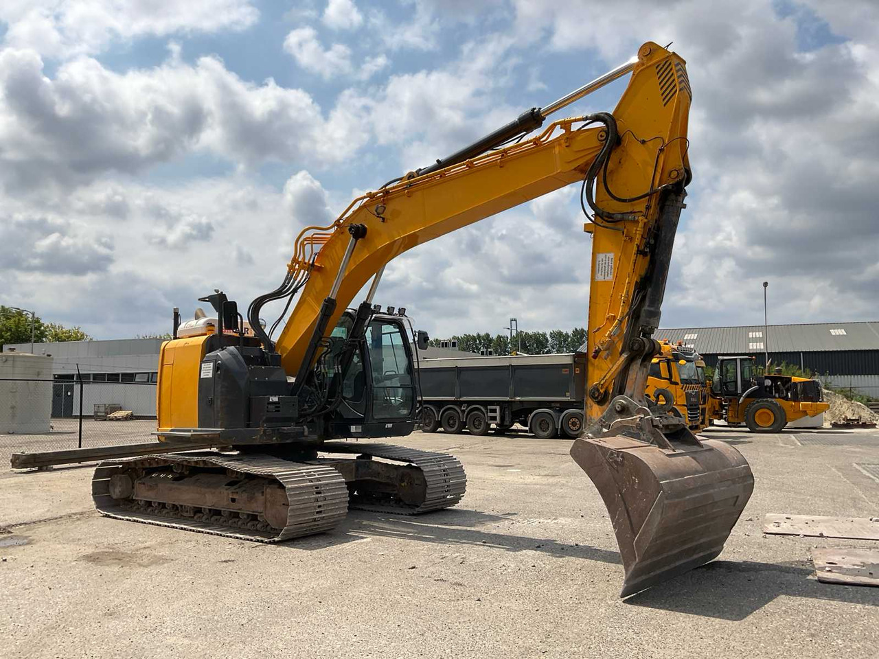Hitachi ZX225USLC-5B - Lintekskavaator: pilt 2 Hitachi ZX225USLC-5B - Lintekskavaator: pilt 2