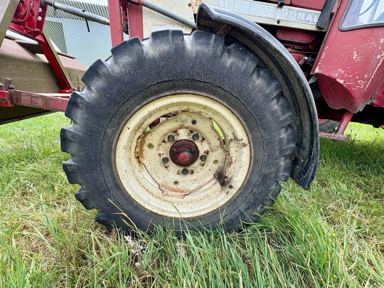IHC 553 S Turbo - Traktor: pilt 3 IHC 553 S Turbo - Traktor: pilt 3