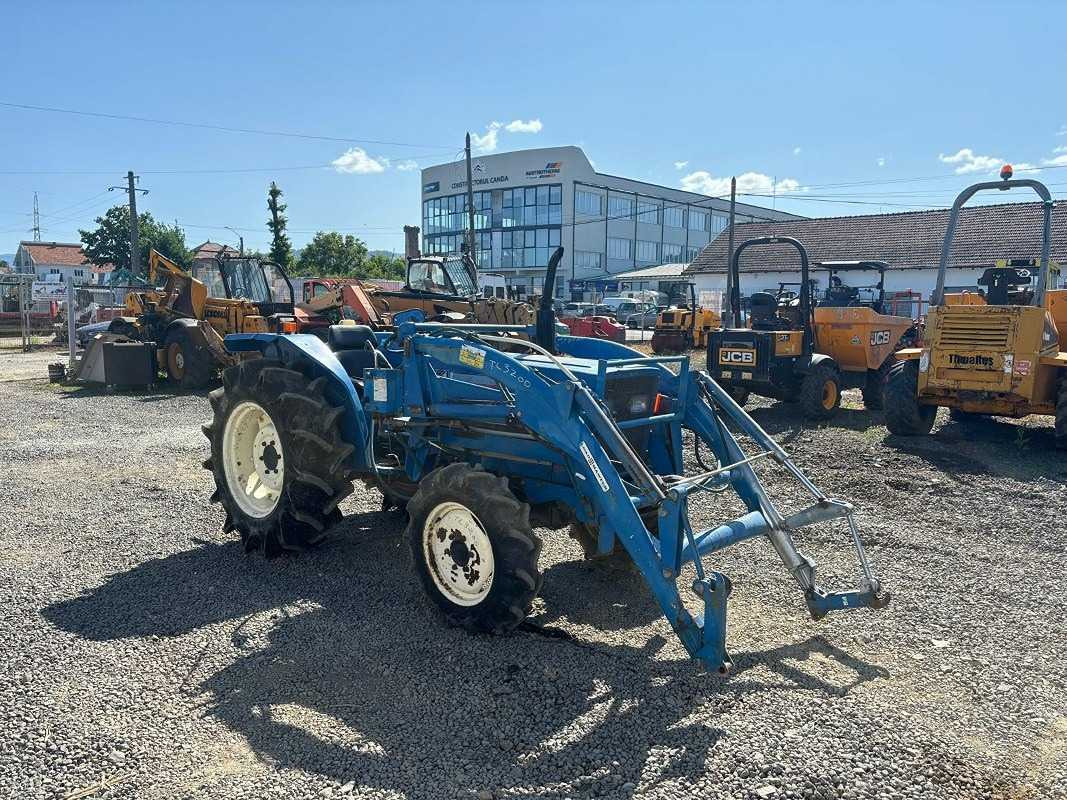 ISEKI 4-WHEEL DRIVE TRACTOR - Traktor: pilt 4 ISEKI 4-WHEEL DRIVE TRACTOR - Traktor: pilt 4