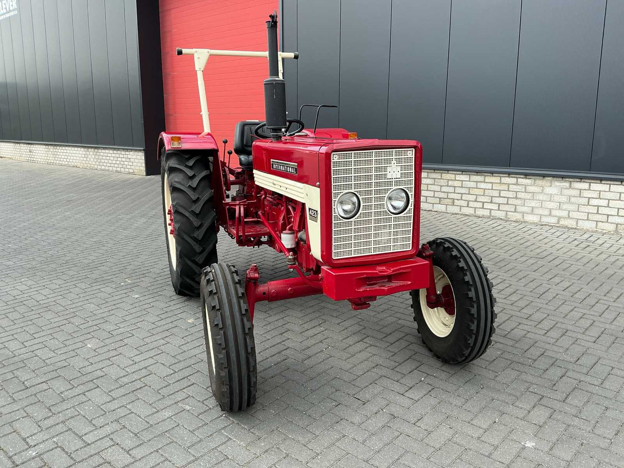 International 423 - Traktor: pilt 2 International 423 - Traktor: pilt 2