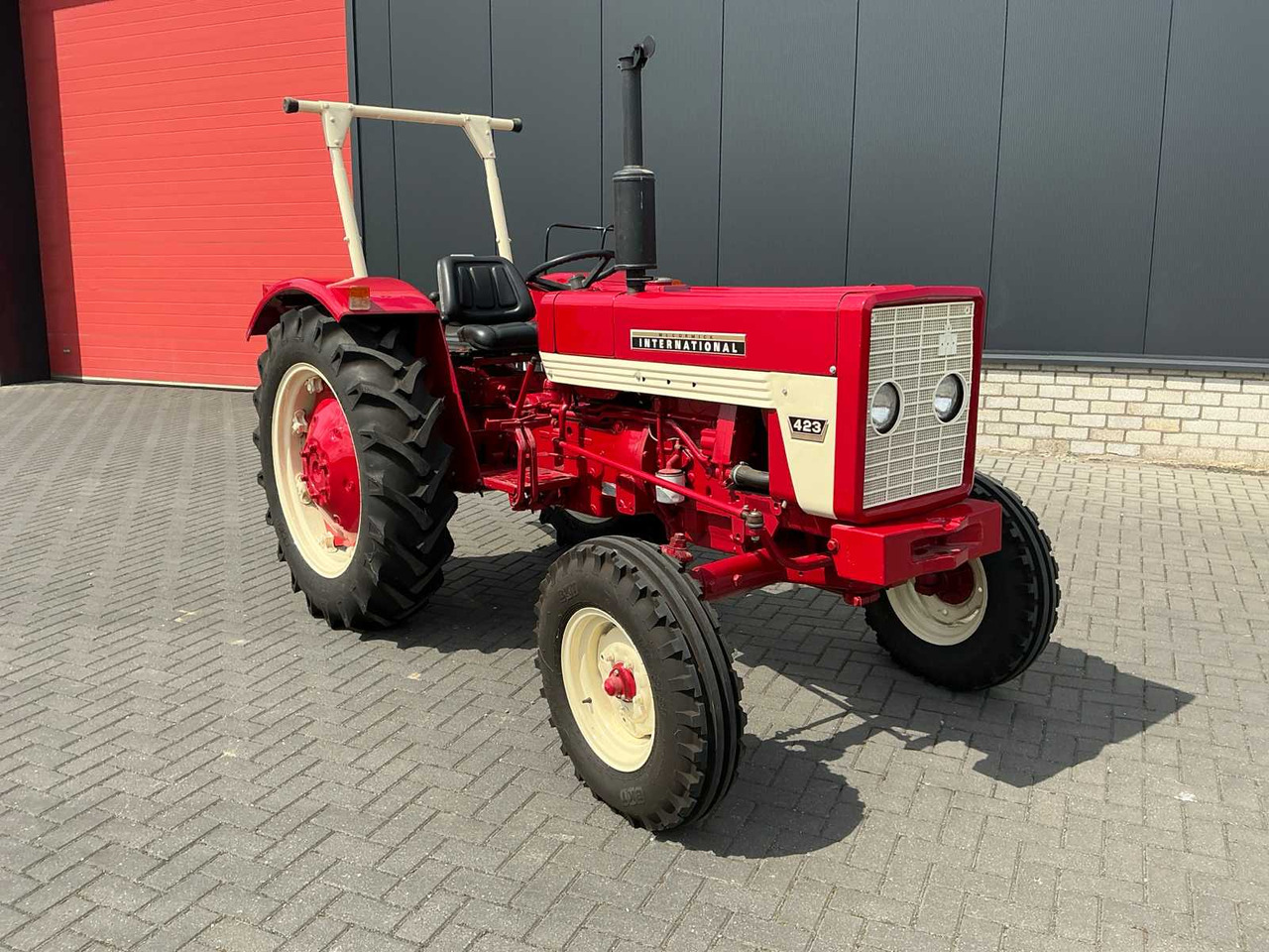 International 423 - Traktor: pilt 1 International 423 - Traktor: pilt 1
