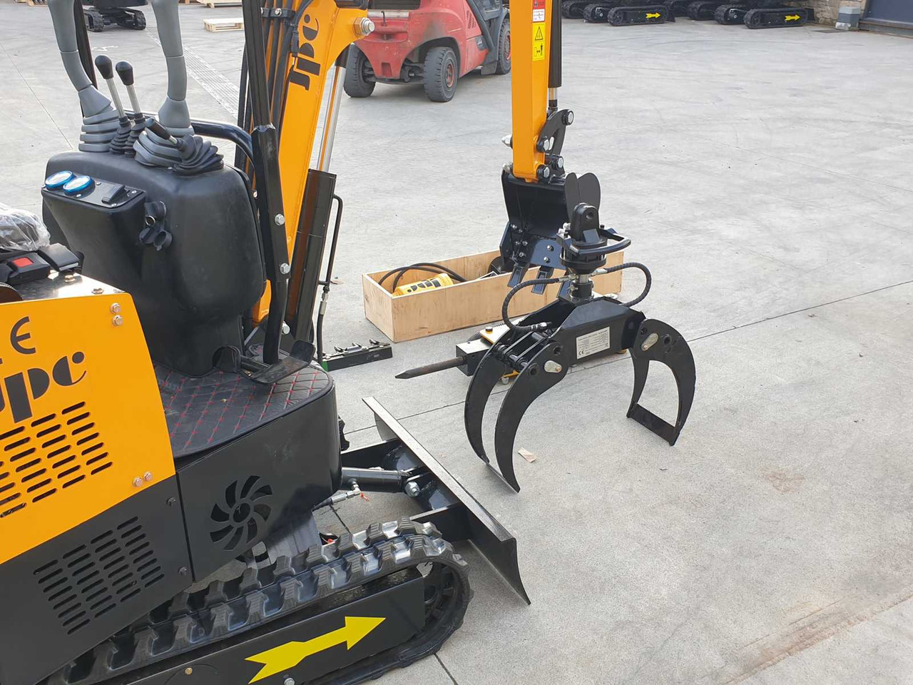 Miniekskavaator JPC HT12 MINI EXCAVATOR WITH ATTACHMENTS: pilt 18 Miniekskavaator JPC HT12 MINI EXCAVATOR WITH ATTACHMENTS: pilt 18