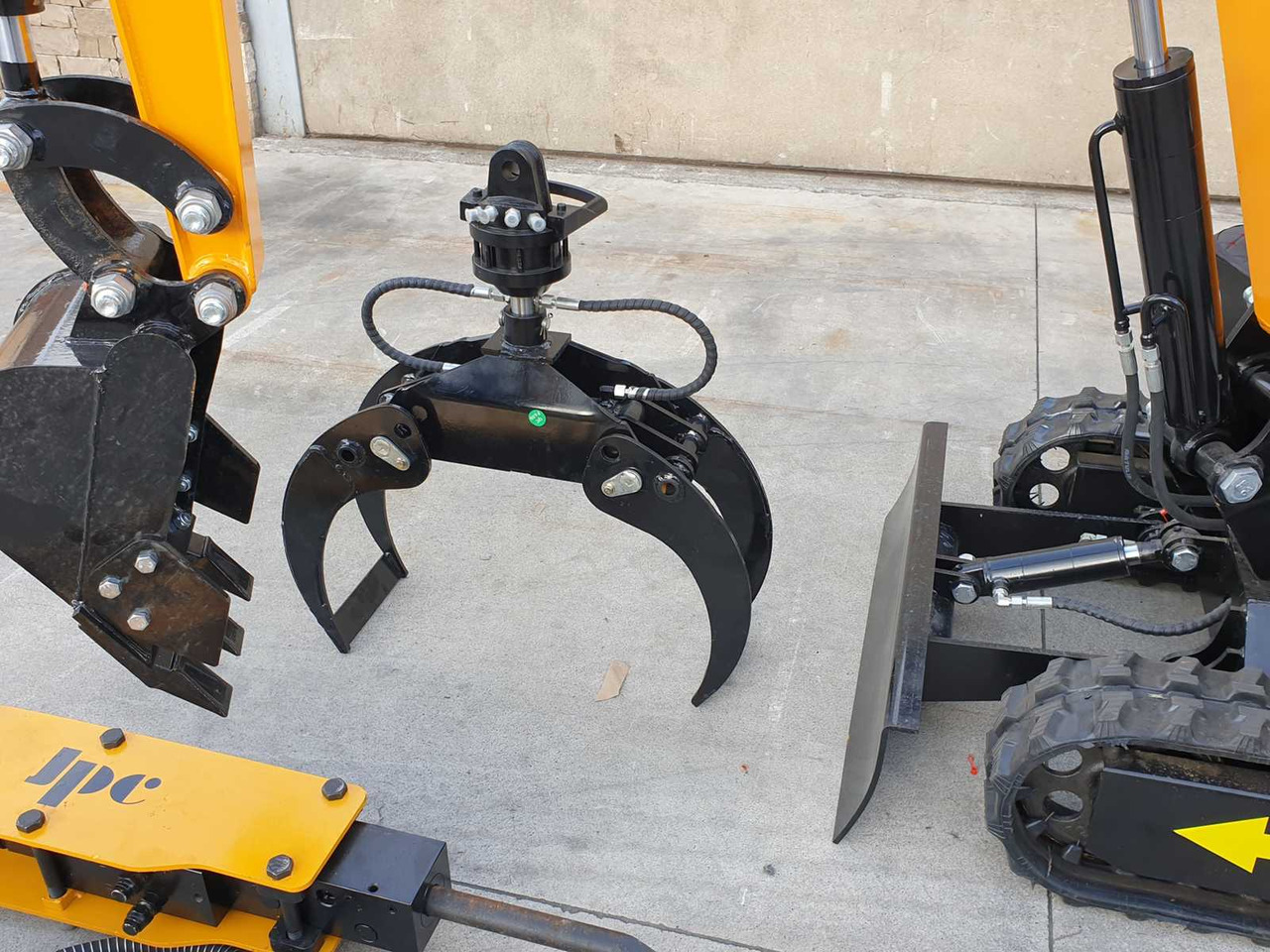 Miniekskavaator JPC HT12 MINI EXCAVATOR WITH ATTACHMENTS: pilt 13 Miniekskavaator JPC HT12 MINI EXCAVATOR WITH ATTACHMENTS: pilt 13