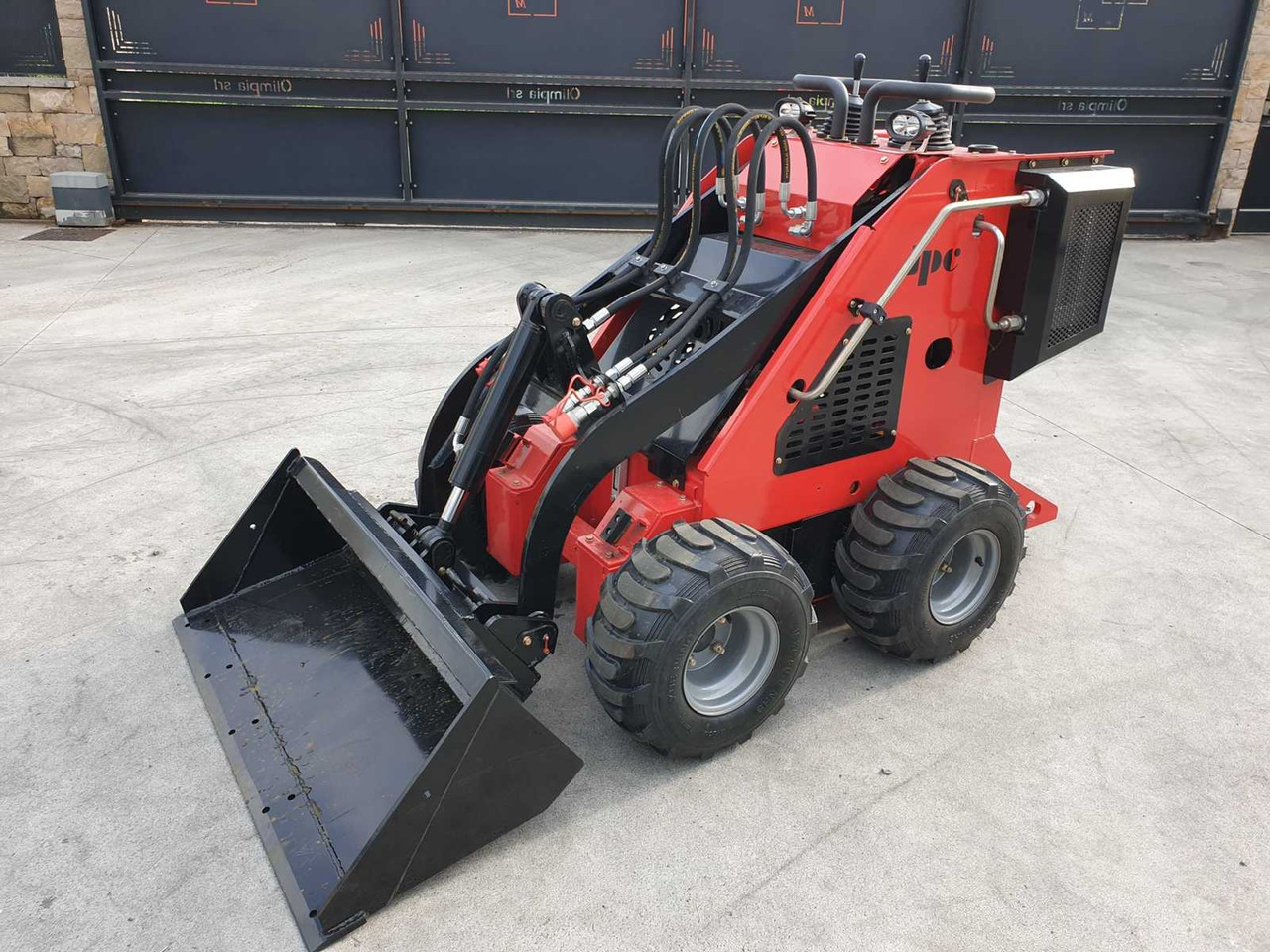 JPC HT320 SKID STEER LOADER - Rataslaadur: pilt 1 JPC HT320 SKID STEER LOADER - Rataslaadur: pilt 1