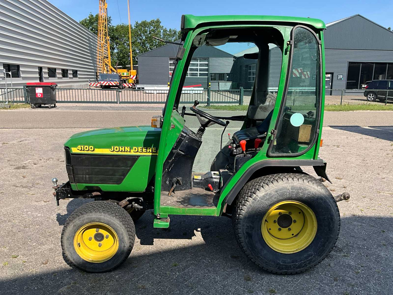 John Deere 4100 - Väiketraktor: pilt 4 John Deere 4100 - Väiketraktor: pilt 4