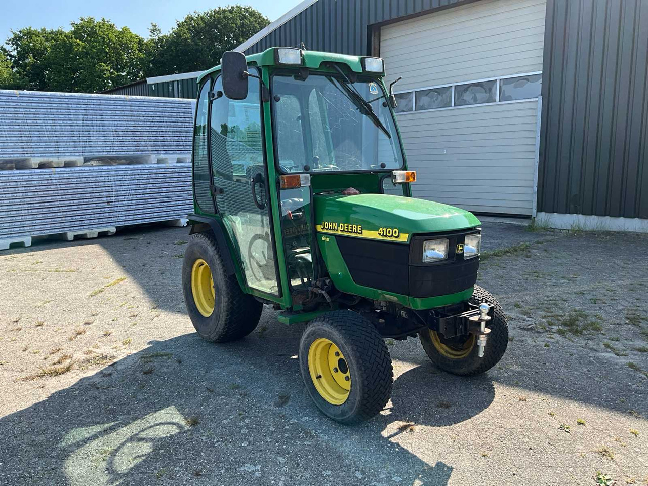 John Deere 4100 - Väiketraktor: pilt 3 John Deere 4100 - Väiketraktor: pilt 3
