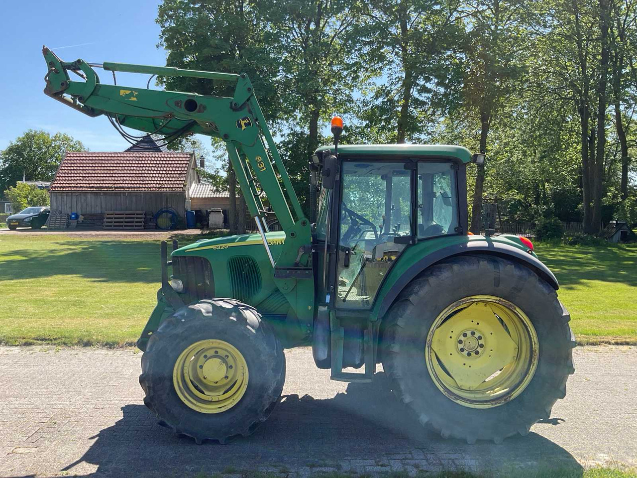 John Deere 6320 SE - Traktor: pilt 2 John Deere 6320 SE - Traktor: pilt 2