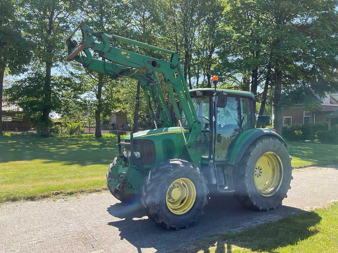 John Deere 6320 SE - Traktor: pilt 1 John Deere 6320 SE - Traktor: pilt 1