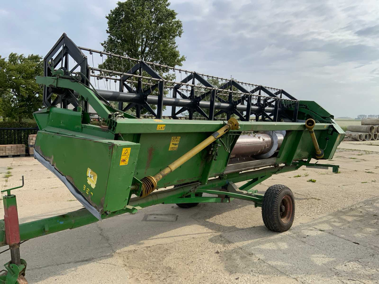 John Deere 820 - Hooldusniiduk/ Multšer: pilt 3 John Deere 820 - Hooldusniiduk/ Multšer: pilt 3