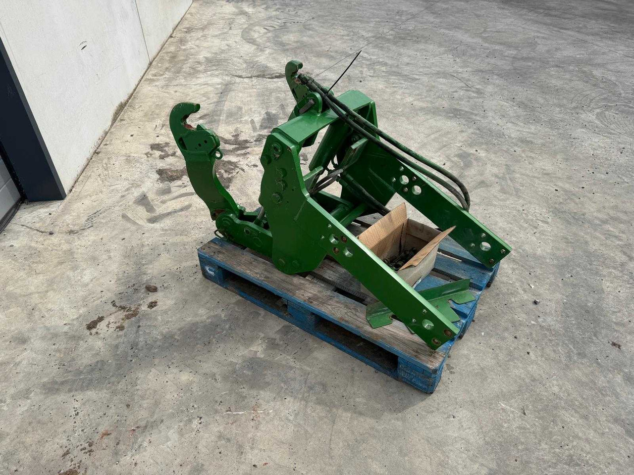 John Deere - Esilaadur traktorile: pilt 4 John Deere - Esilaadur traktorile: pilt 4