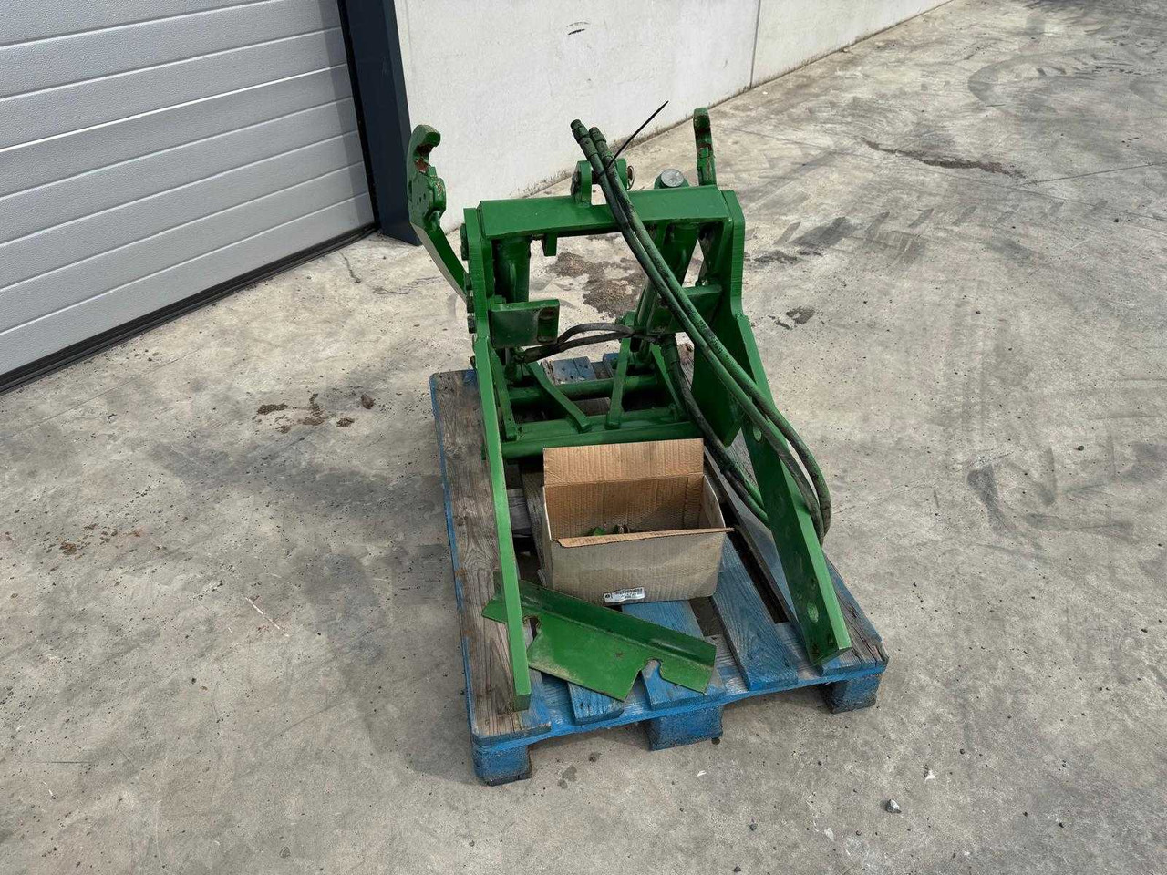 John Deere - Esilaadur traktorile: pilt 3 John Deere - Esilaadur traktorile: pilt 3