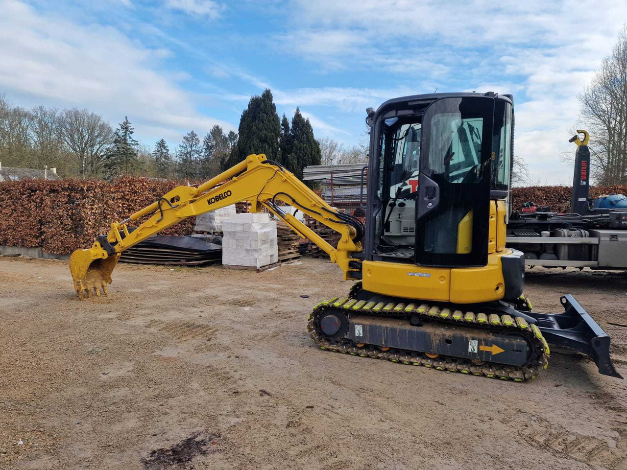 Kobelco SK35SR-6 - Lintekskavaator: pilt 3 Kobelco SK35SR-6 - Lintekskavaator: pilt 3