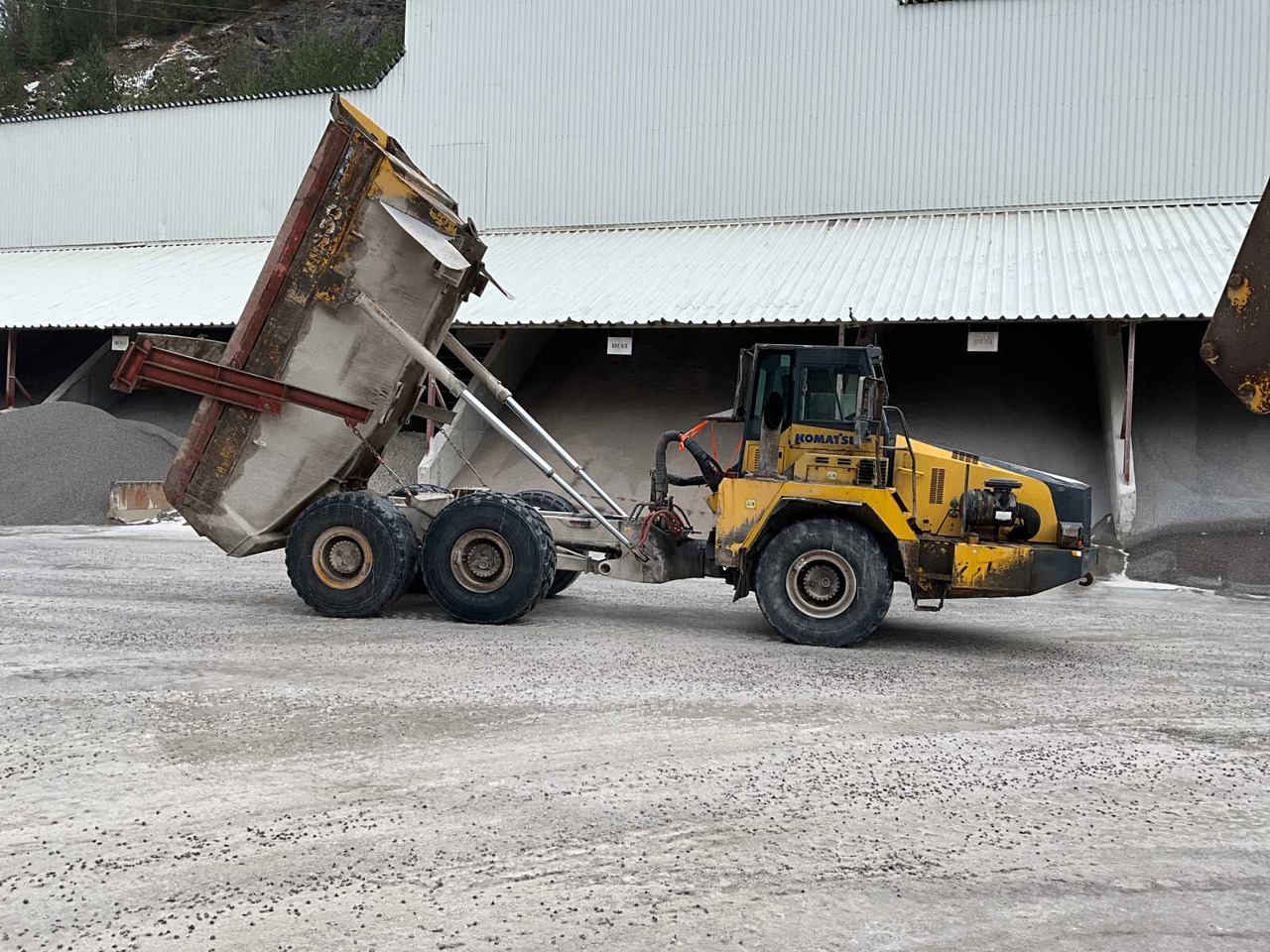 Komatsu HM300-2 - Kallur: pilt 1 Komatsu HM300-2 - Kallur: pilt 1