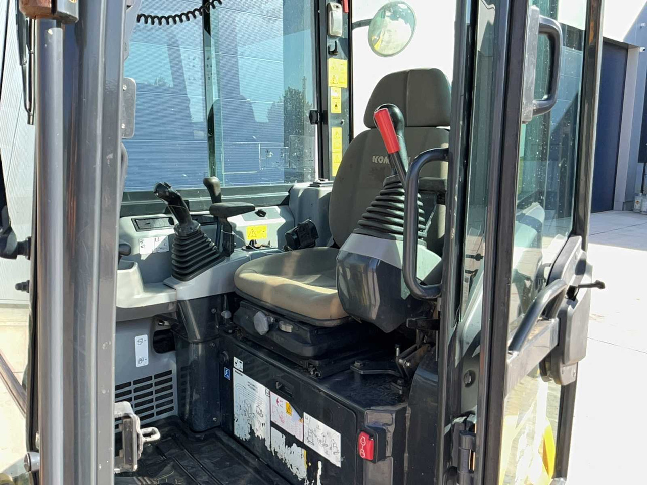 Lintekskavaator Komatsu PC55MR-5M0: pilt 9