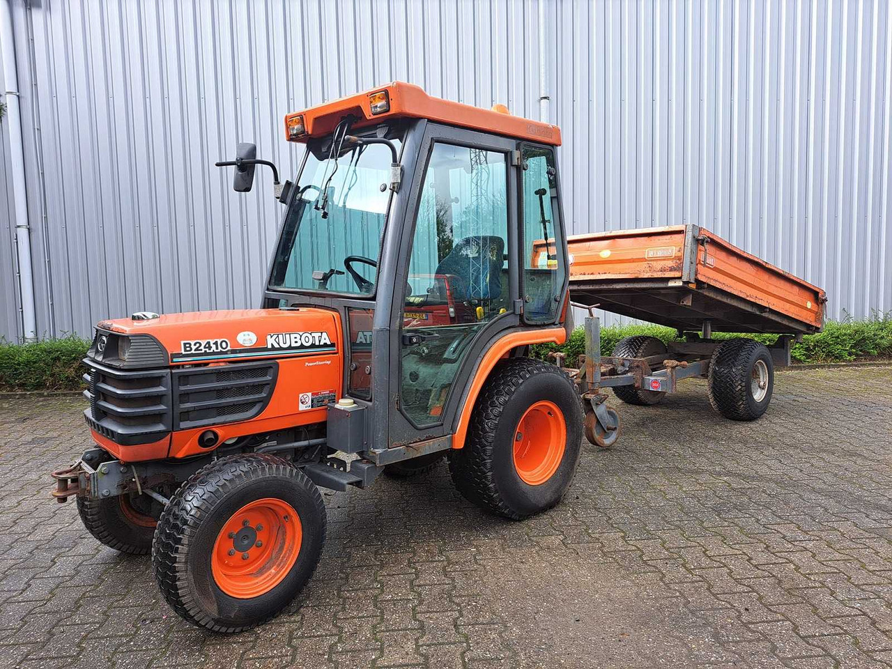 Kubota B4 - Väiketraktor: pilt 1 Kubota B4 - Väiketraktor: pilt 1