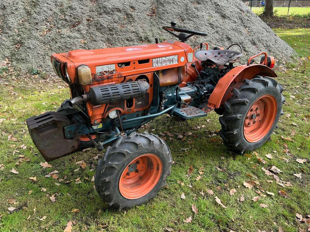 Kubota B6100 D - Traktor: pilt 1 Kubota B6100 D - Traktor: pilt 1
