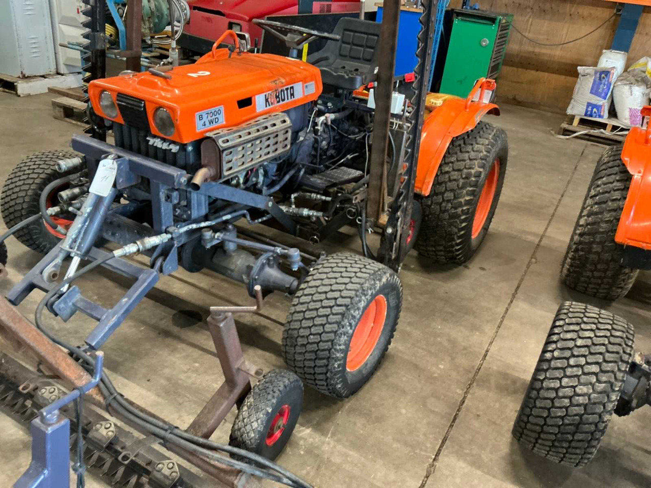Kubota B7000 4WD - Väiketraktor: pilt 5 Kubota B7000 4WD - Väiketraktor: pilt 5