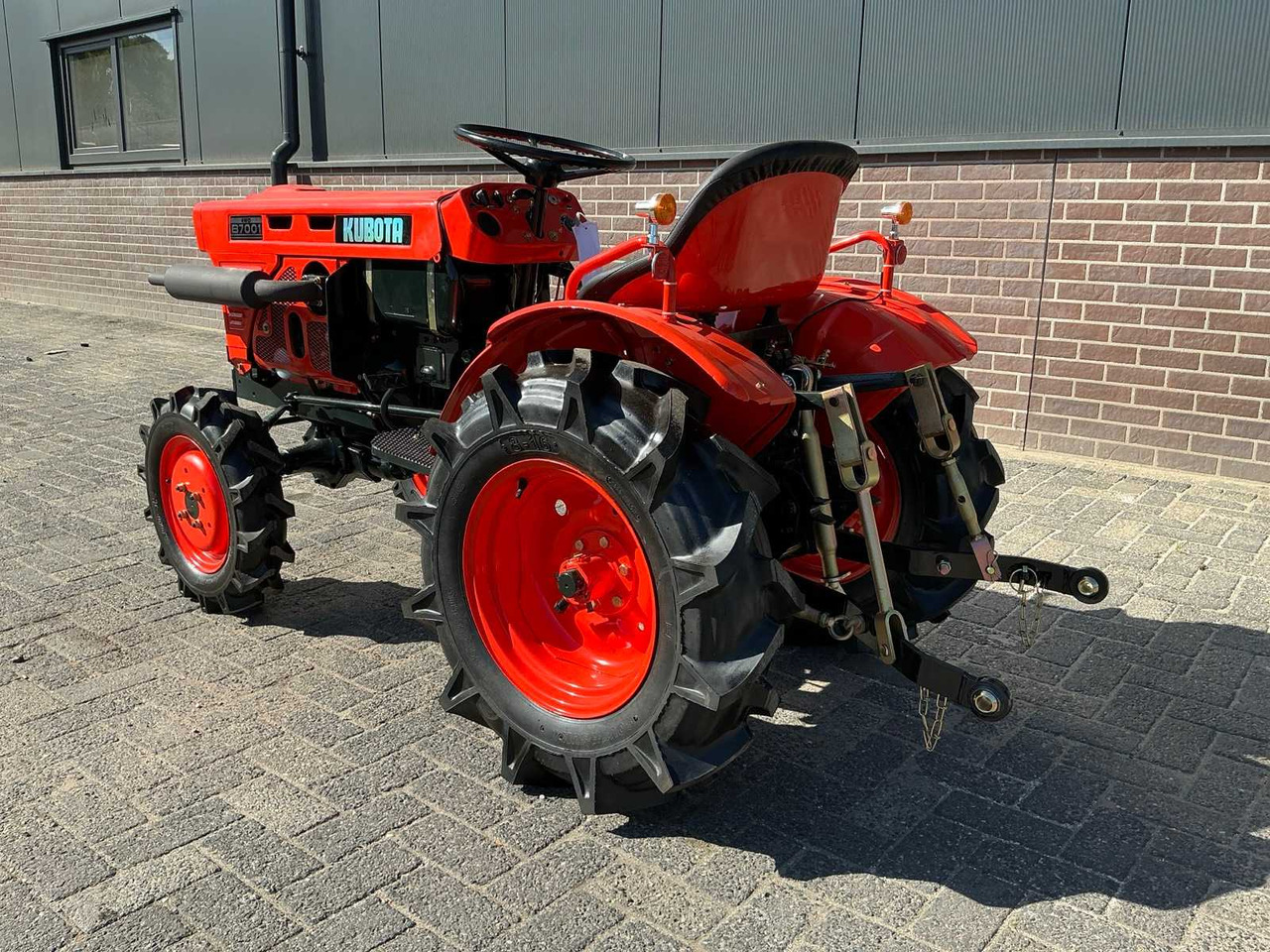 Kubota B7001 - Väiketraktor: pilt 4 Kubota B7001 - Väiketraktor: pilt 4